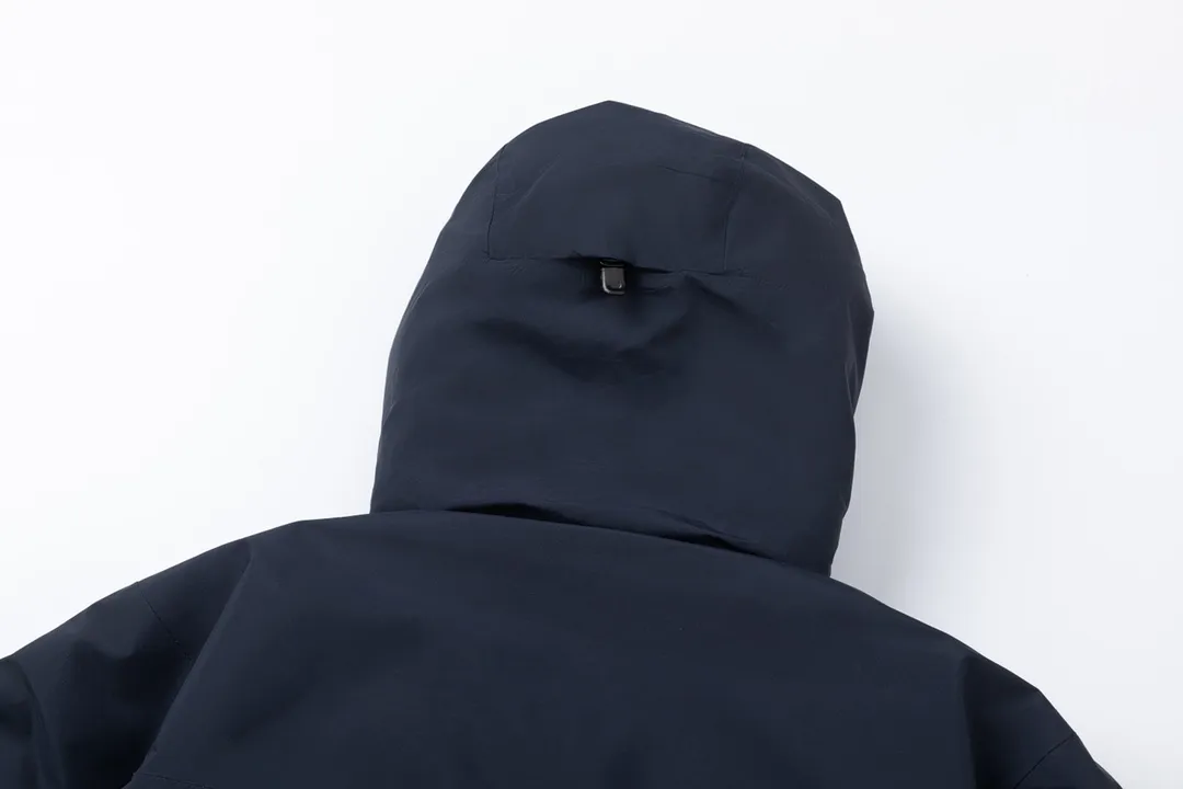 🉑 ARCTERYX/ Macai Jacket Same Style ‘’ ‘’ ！ ， 。 ！！ + ： ✅ ， ， Breathable GORE-TEX 、 、 。 ✅ Drop Hood™M ， Powder Guard™ 。 ✅ ✅100% ( EPTFE ) ， ✅ Ykk ： Premium LOGO Color： ， ，Dark Blue ，Green Size：S M L XL XXL